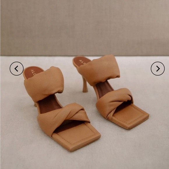 Alohas Twist Camel Heel Size 40